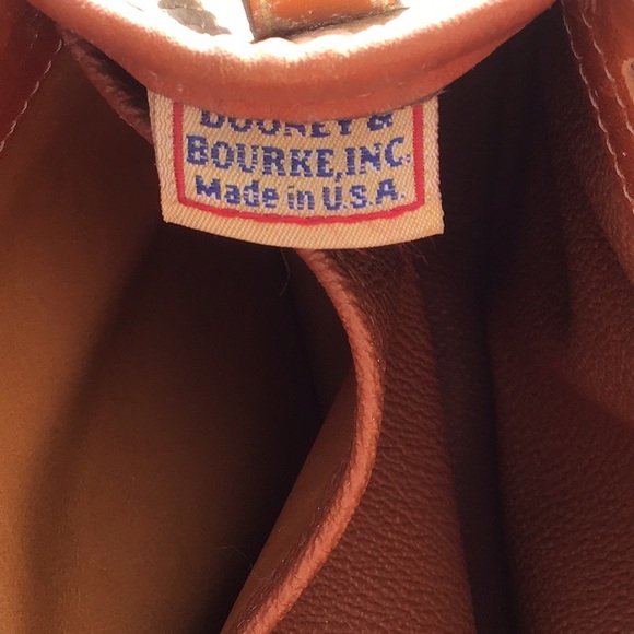 FLASH SALE 👜 Vintage Dooney & Burke leather crossbody - Picture 2 of 16